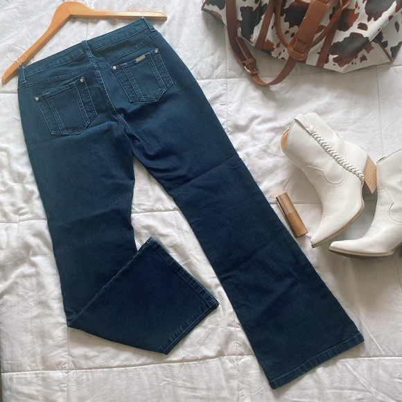 Jennifer Lopez bootcut jeans - Picture 8 of 15